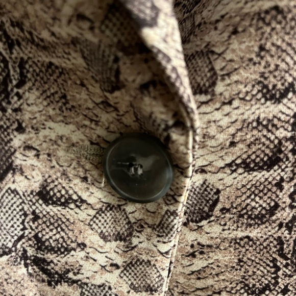 Size 4 python print blazer - Picture 3 of 3